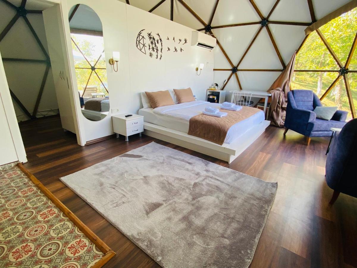 ספנג'ה Phalesia Glamping Otel מראה חיצוני תמונה