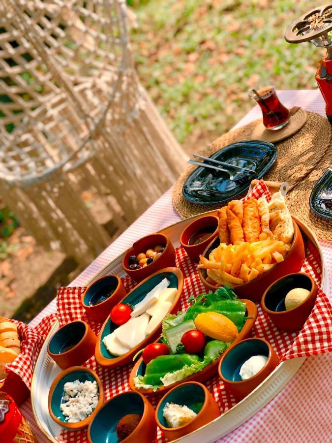 ספנג'ה Phalesia Glamping Otel מראה חיצוני תמונה