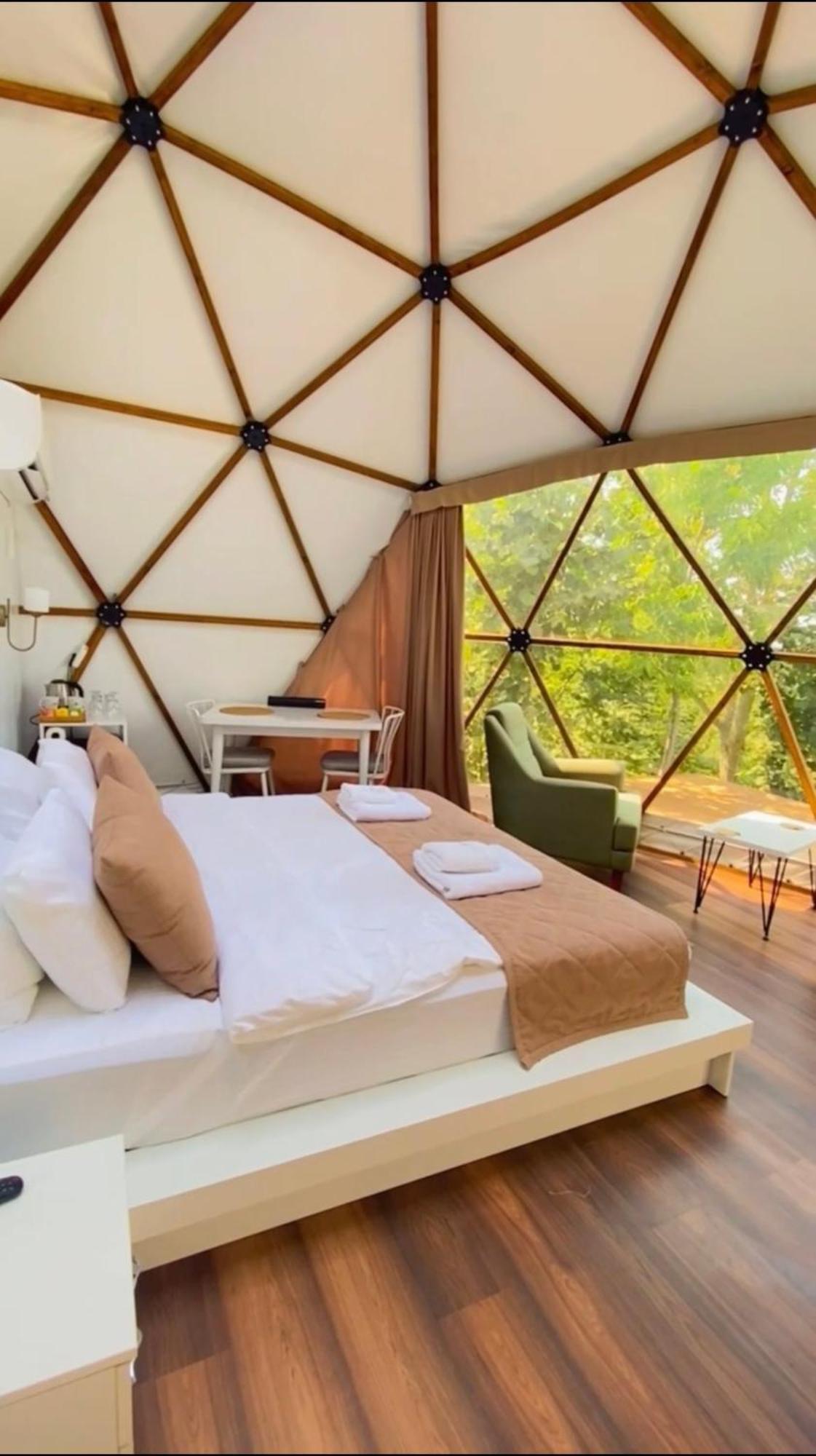 ספנג'ה Phalesia Glamping Otel מראה חיצוני תמונה